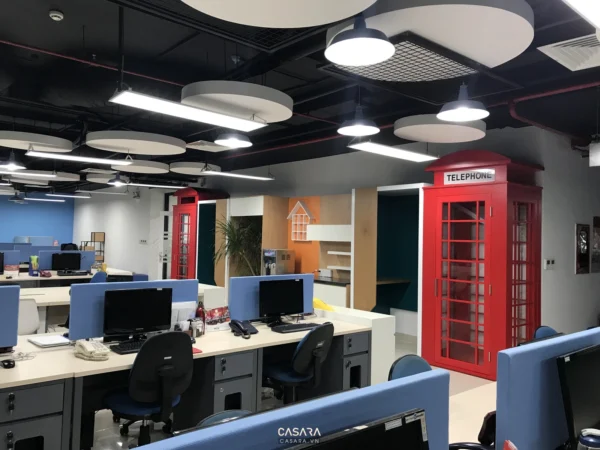 Văn phòng làm việc hiện đại với thiết kế độc đáo, sáng tạo.