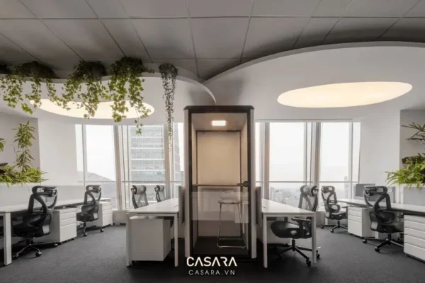 Văn phòng hiện đại, thoáng đãng với thiết kế tối giản và cây xanh.