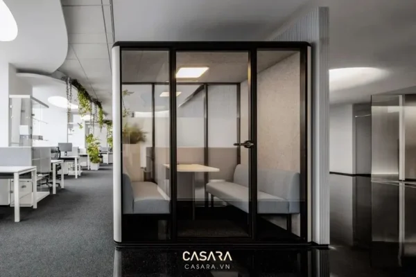 Phòng làm việc hiện đại, ngăn cách bởi vách kính sang trọng.