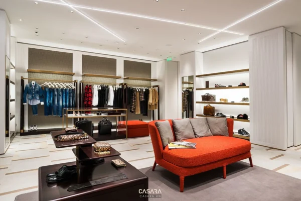 Không gian cửa hàng thời trang Casara sang trọng, bày trí tinh tế.