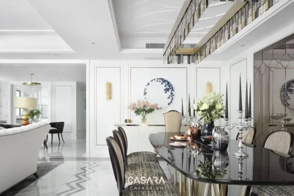 Phòng ăn sang trọng với bàn ăn đen bóng và thiết kế nội thất tinh tế.