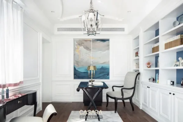 Phòng làm việc sang trọng với nội thất trắng tinh tế, ánh sáng ấm áp.