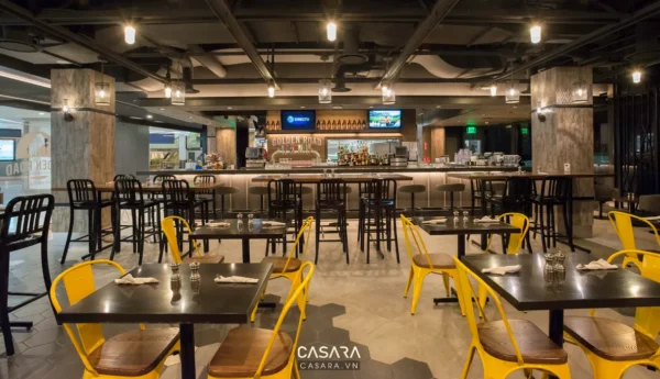 Quán bar Casara VN hiện đại với thiết kế tối giản, ánh sáng vàng ấm áp.