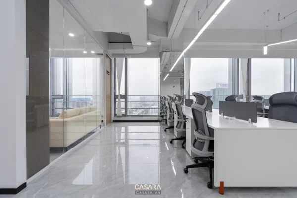Văn phòng hiện đại, sang trọng với tầm nhìn thành phố rộng lớn.