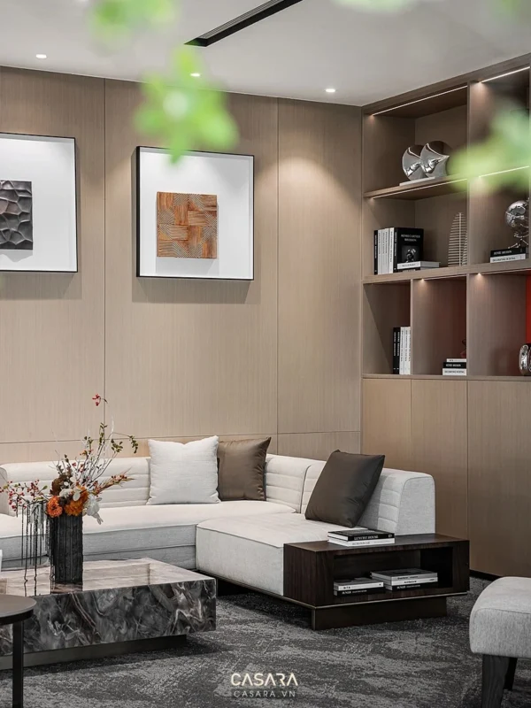 Phòng khách hiện đại, sang trọng với nội thất gỗ và tông màu trung tính.