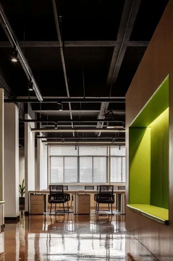 Văn phòng hiện đại với thiết kế tối giản, ánh sáng tập trung.