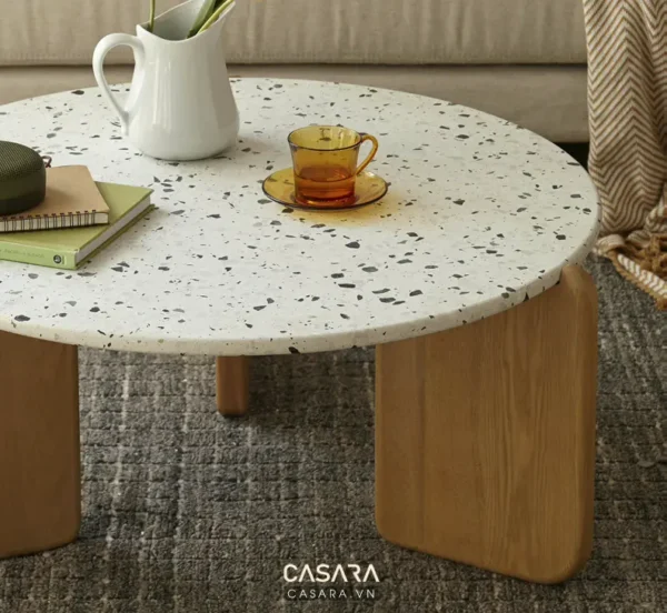 Bàn trà tròn terrazzo hiện đại, ấm cúng với đồ trang trí tinh tế.