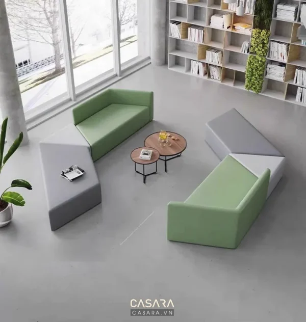 Góc phòng khách hiện đại với sofa xanh pastel và kệ sách trắng.