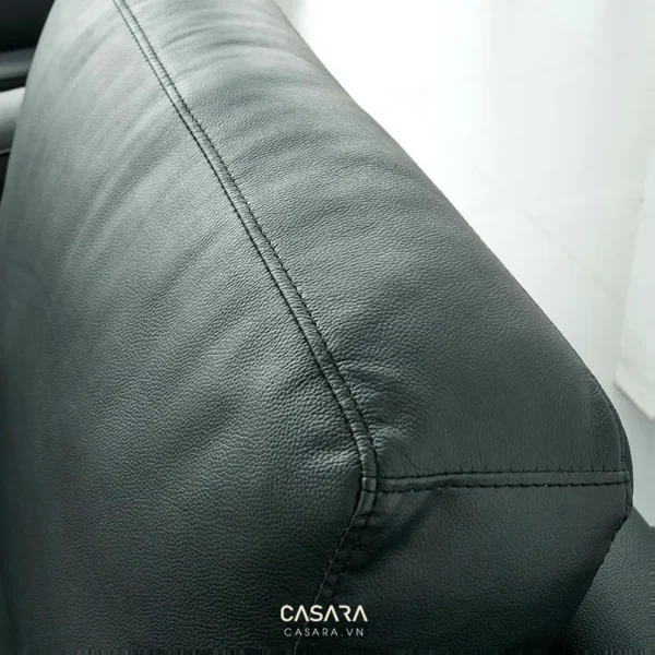 Ghế sofa da đen cao cấp với đường may tinh tế, hiện đại.