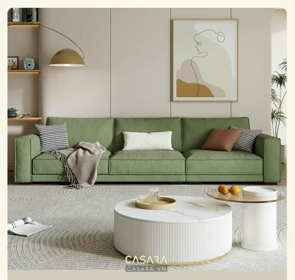 Phòng khách hiện đại với bộ sofa xanh lá cây nổi bật.