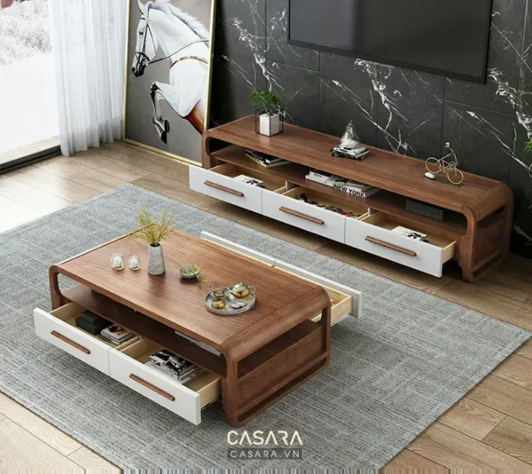 Phòng khách hiện đại với nội thất gỗ và tranh ngựa tinh tế.