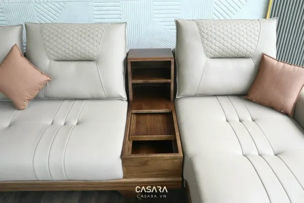 Bộ sofa góc hiện đại, tích hợp tiện nghi từ gỗ và da.