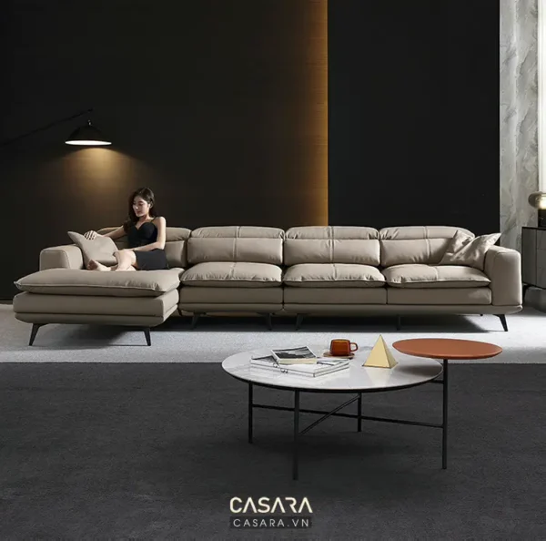 Phòng khách hiện đại với sofa góc màu be và nội thất tối giản.