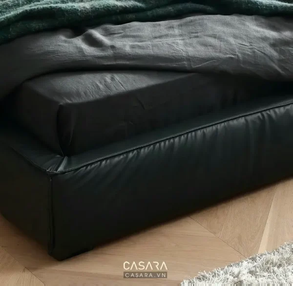 Ghế sofa đen hiện đại, thiết kế tối giản, chất liệu da sang trọng.