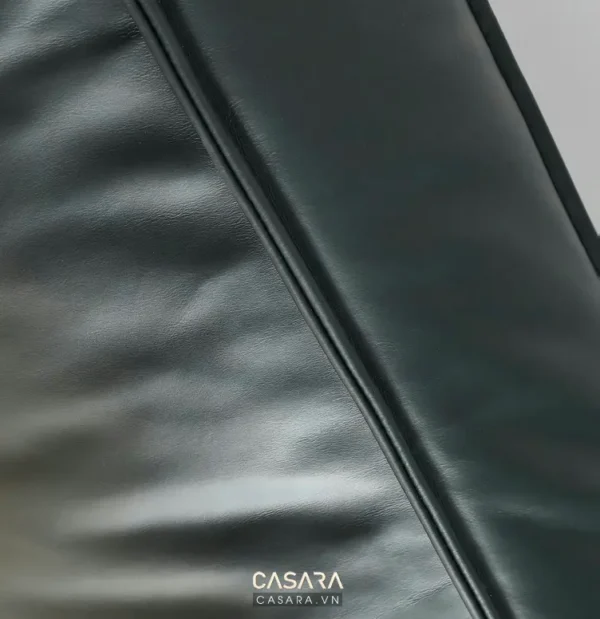 Chất liệu da cao cấp màu xanh rêu, bề mặt bóng mịn, sang trọng.