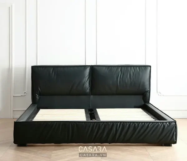 Giường ngủ bọc da đen hiện đại, sang trọng trong không gian tối giản.