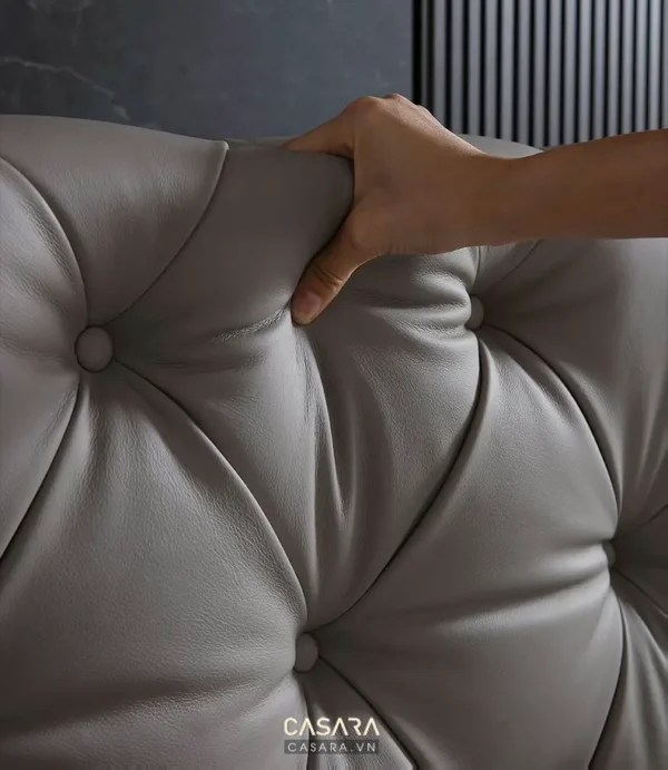 Ghế sofa da cao cấp với đệm êm ái, thiết kế hiện đại sang trọng.
