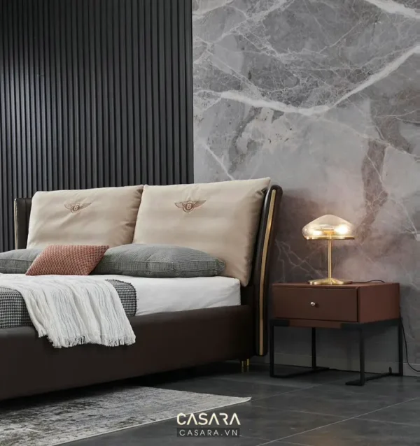 Phòng ngủ sang trọng với giường êm ái và nội thất tinh tế.