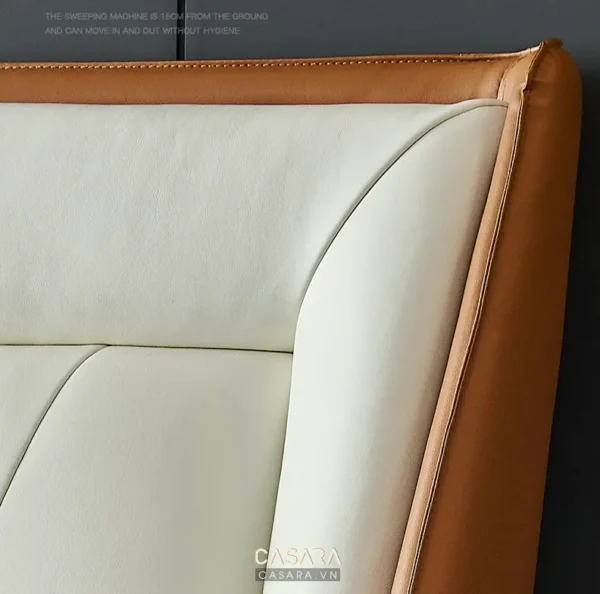 Góc sofa da nệm trắng, thiết kế hiện đại, tinh tế và sang trọng.