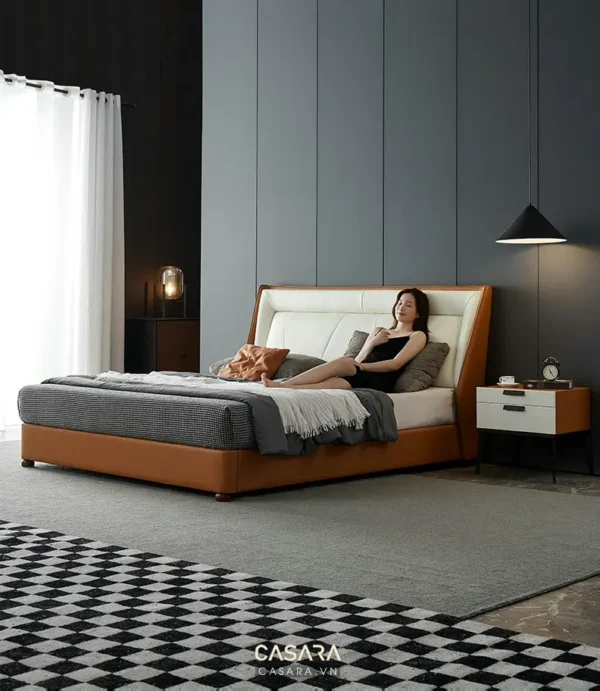 Phòng ngủ hiện đại, sang trọng với giường lớn màu nâu cam ấm áp.