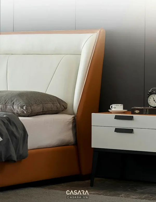 Phòng ngủ hiện đại với giường đầu giường da và tủ đầu giường trắng.