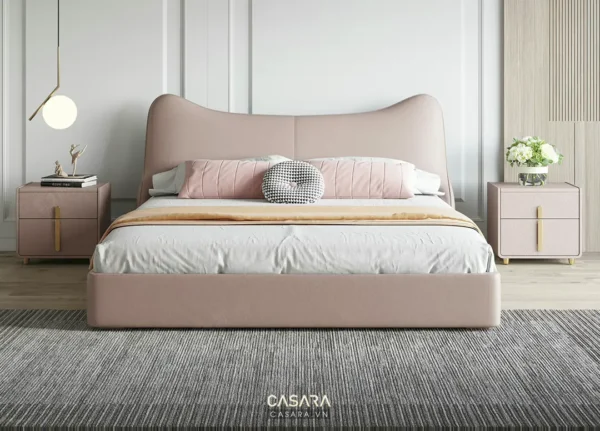 Phòng ngủ hiện đại, sang trọng với giường màu hồng pastel làm điểm nhấn.