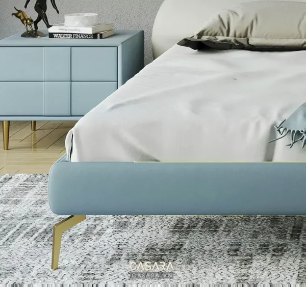 Phòng ngủ hiện đại, sang trọng với giường và tủ đầu giường màu xanh.