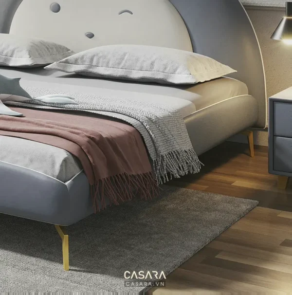 Phòng ngủ hiện đại, ấm cúng với giường màu xám và chăn lông.