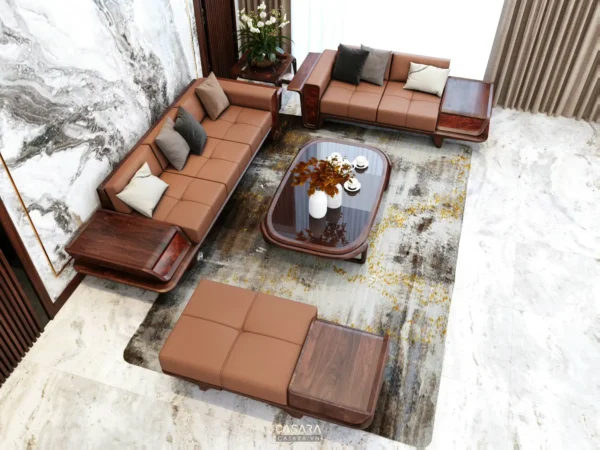Phòng khách hiện đại với bộ sofa da nâu và bàn trà kính sang trọng.