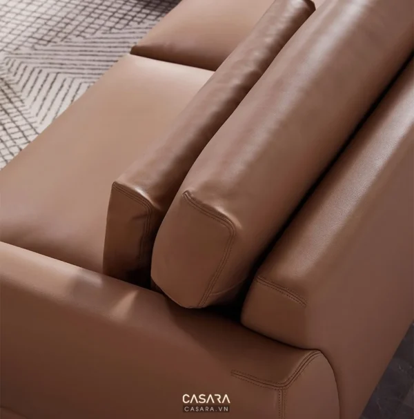 Ghế sofa da màu nâu ấm cúng, thiết kế hiện đại, sang trọng.