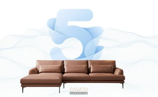 Ghế sofa da màu nâu hiện đại với số 5 cách điệu phía sau.