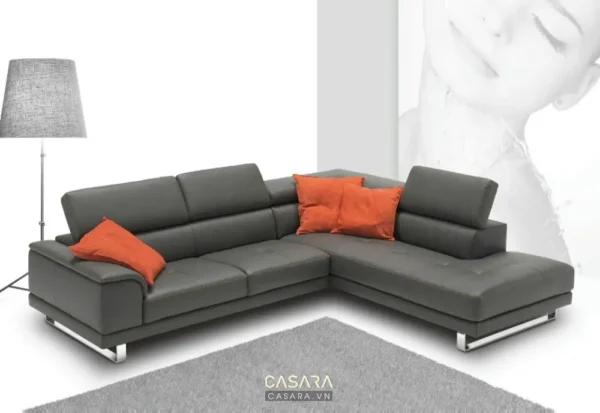 Bộ sofa góc hiện đại, màu xám sang trọng, điểm nhấn gối cam.