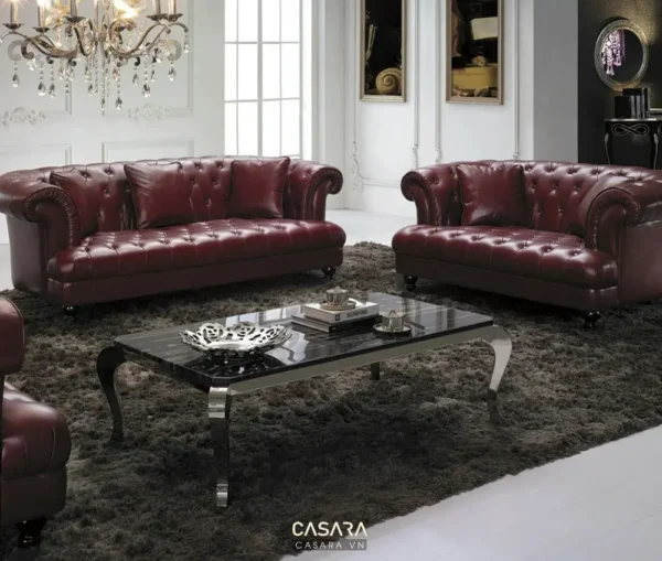 Phòng khách sang trọng với sofa da đỏ và bàn trà đen bóng