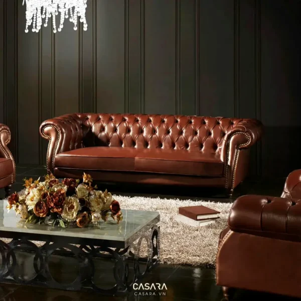 Ghế sofa da nâu cổ điển trong phòng khách sang trọng