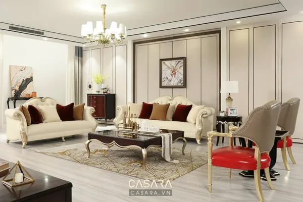 Phòng khách sang trọng với nội thất màu kem và đèn chùm tinh tế