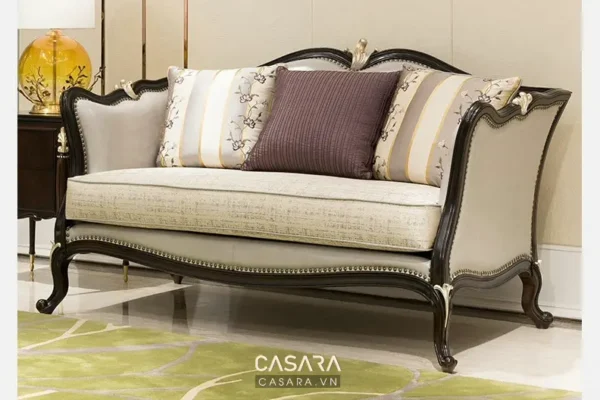 Ghế sofa cổ điển với thiết kế tinh xảo và màu sắc sang trọng