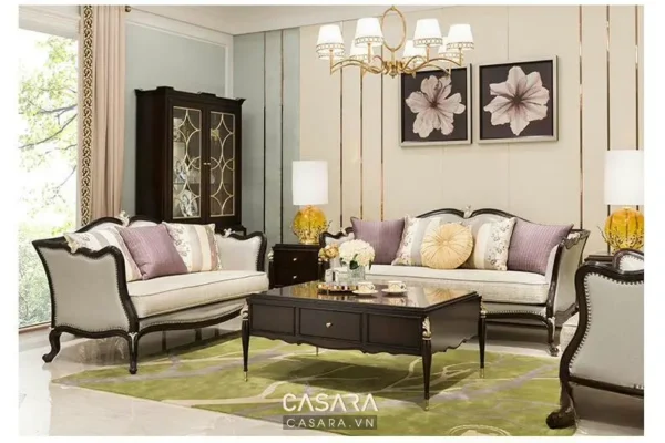 Phòng khách sang trọng với nội thất tân cổ điển và ánh sáng tự nhiên.