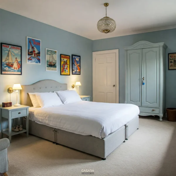Phòng ngủ phong cách boutique hotel với giường sáng màu và nội thất mềm
