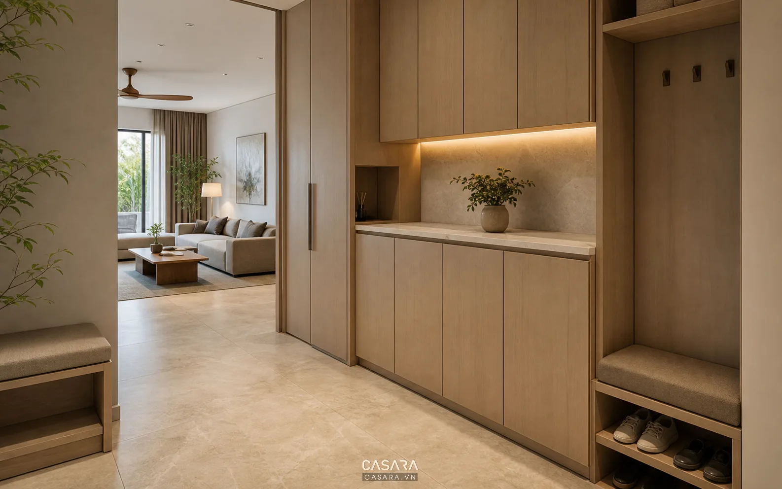 Hệ tủ lưu trữ phẳng trong nhà đơn giản với ghế ngồi, kệ giày, bề mặt gỗ sáng và lối đi rộng