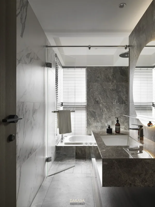 Ảnh nhà tắm phong cách Indochine với lavabo, gương, cabin kính, bồn tắm hoặc mảng đá ốp trong thư viện Casara.