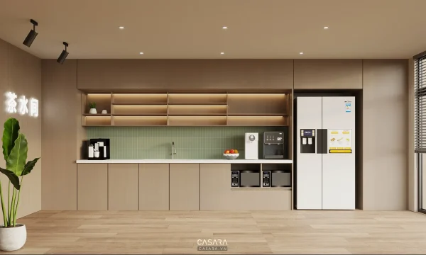 Quầy pantry gỗ sáng có kệ mở, tủ lạnh và bề mặt dễ lau