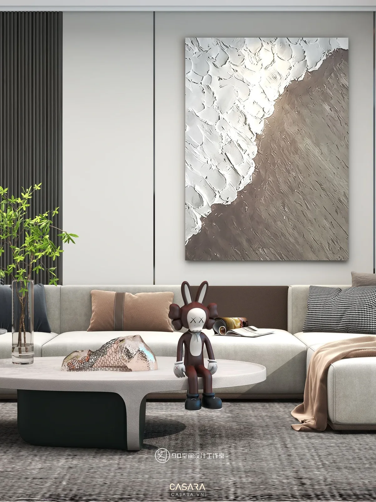 Phòng khách nhỏ sáng thoáng với sofa thấp màu be, tranh tường và ánh sáng tự nhiên dịu.
