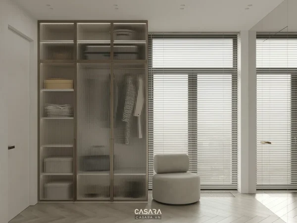 Tủ áo cửa kính mờ trong phòng thay đồ sáng màu