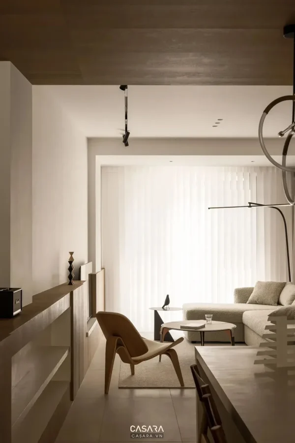 Ảnh tủ giầy phong cách đá nhân tạo trắng sáng với hệ lưu trữ lối vào, ghế ngồi và liên kết phòng khách trong thư viện Casara.