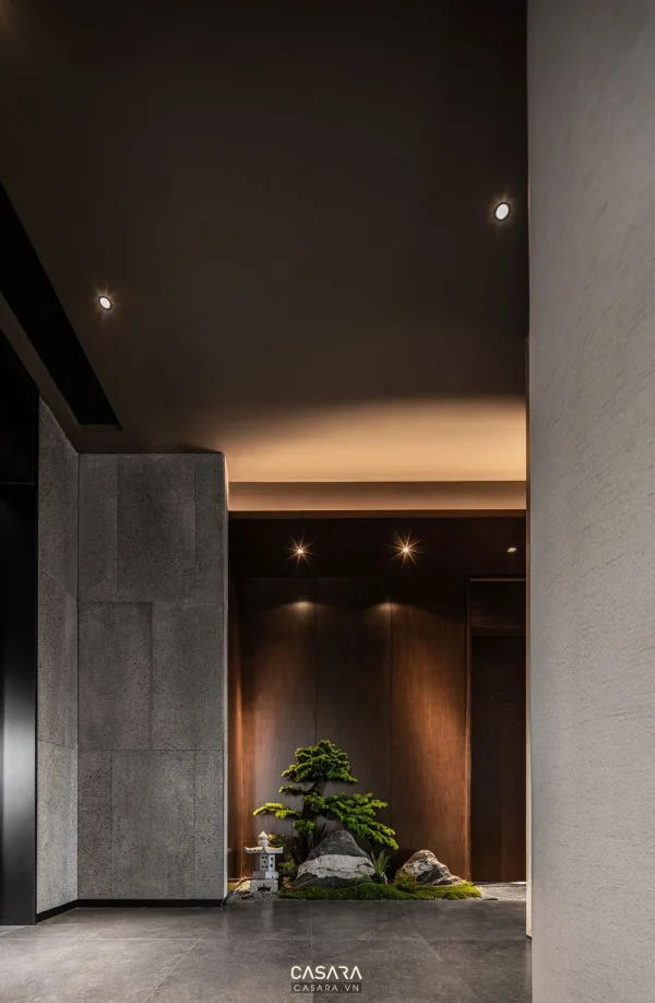 Ảnh tủ giầy phong cách Indochine trắng sáng với hệ lưu trữ lối vào, ghế ngồi và liên kết phòng khách trong thư viện Casara.
