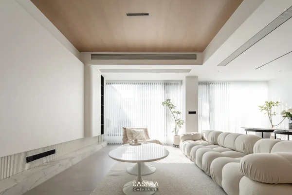 Ảnh tủ giầy phong cách sang trọng bố cục thông minh với hệ lưu trữ lối vào, ghế ngồi và liên kết phòng khách trong thư viện Casara.