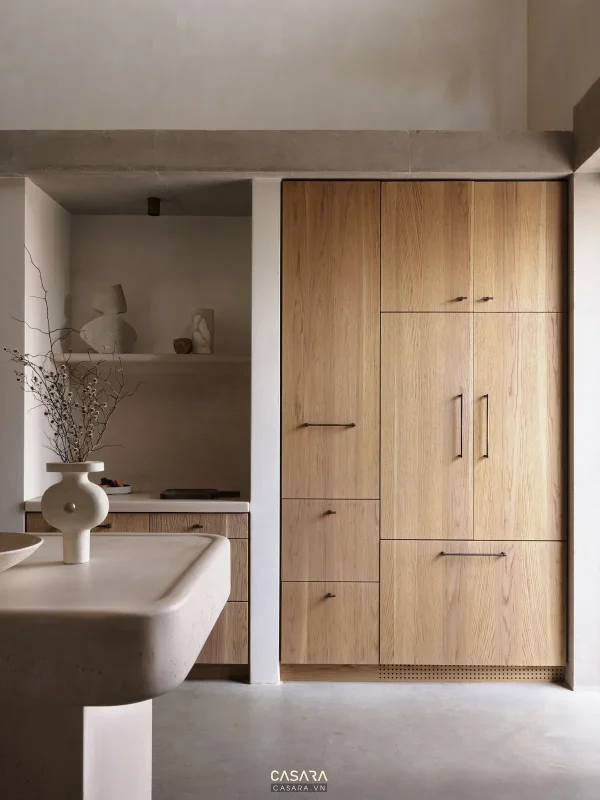 Ảnh tủ kệ trang trí phong cách đá nhân tạo trắng sáng với kệ sách, console hoặc hệ lưu trữ trang trí trong thư viện Casara.