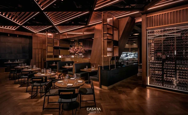 Ảnh phòng karaoke ánh sáng xanh hồng theo phong cách futuristic do Casara tuyển chọn cho thư viện thiết kế nội thất.