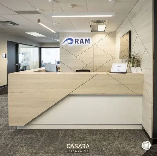 Ảnh khối phòng họp kính màu vàng trong văn phòng mở do Casara tuyển chọn cho thư viện thiết kế nội thất.
