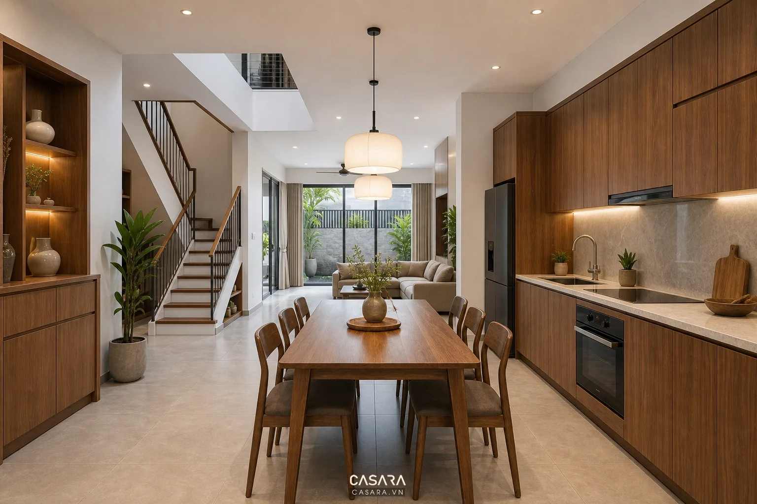 Bếp và bàn ăn bên hông nhà vuông 2 tầng gần cầu thang và giếng trời. nhà vuông 2 tầng mặt bằng cầu thang phòng khách bếp phòng ngủ công năng ánh sáng Casara https://casara.vn/
